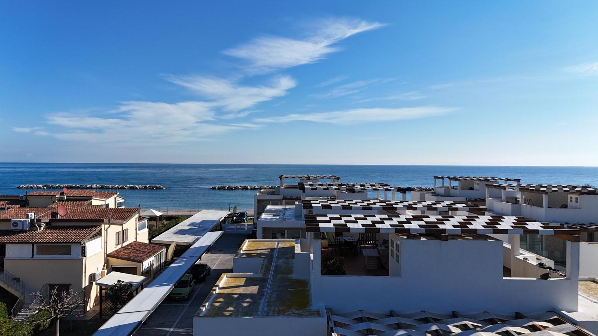 P020 - Porto Recanati, Nuovo Trilocale Con Giardino Luaran gambar
